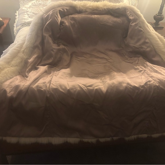 White Arctic Fox Coat - Picture 10 of 10